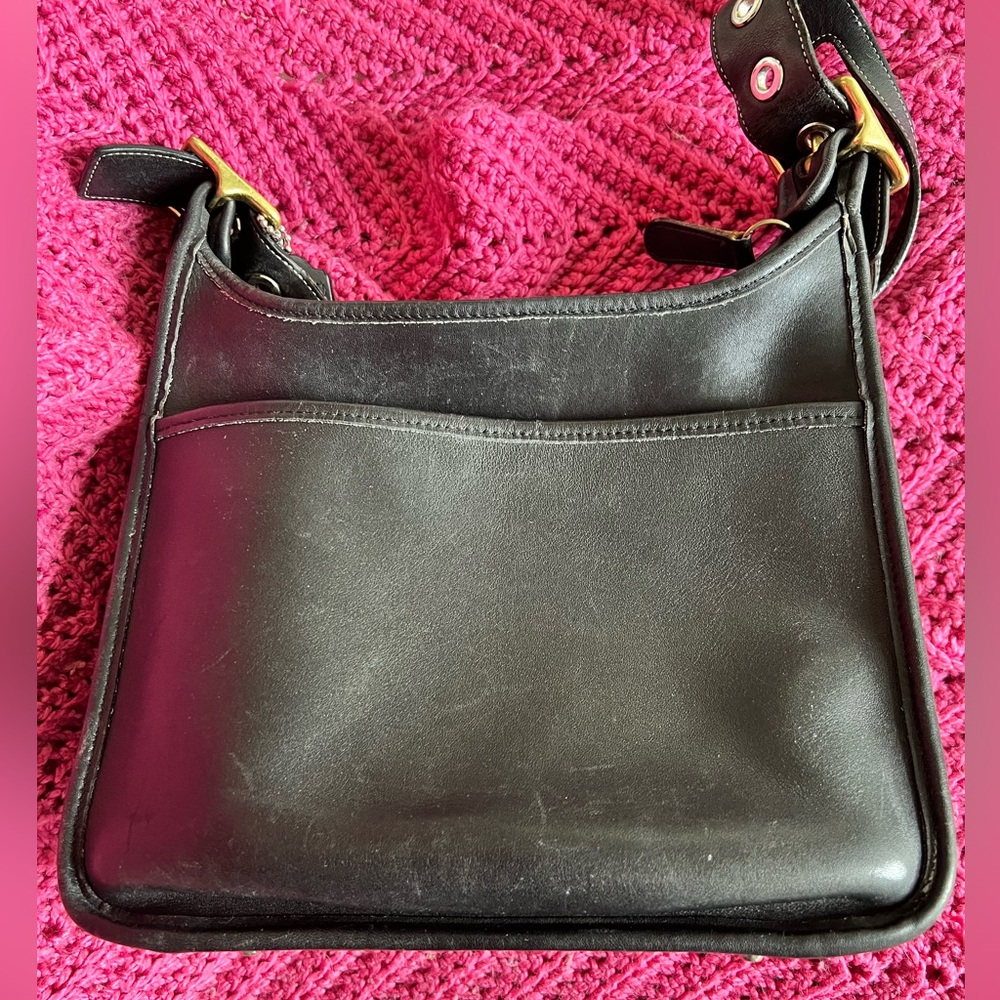 Vintage Coach Legacy zip bag in black leather, gold antique tone hardware, feet. - Picture 2 of 11
